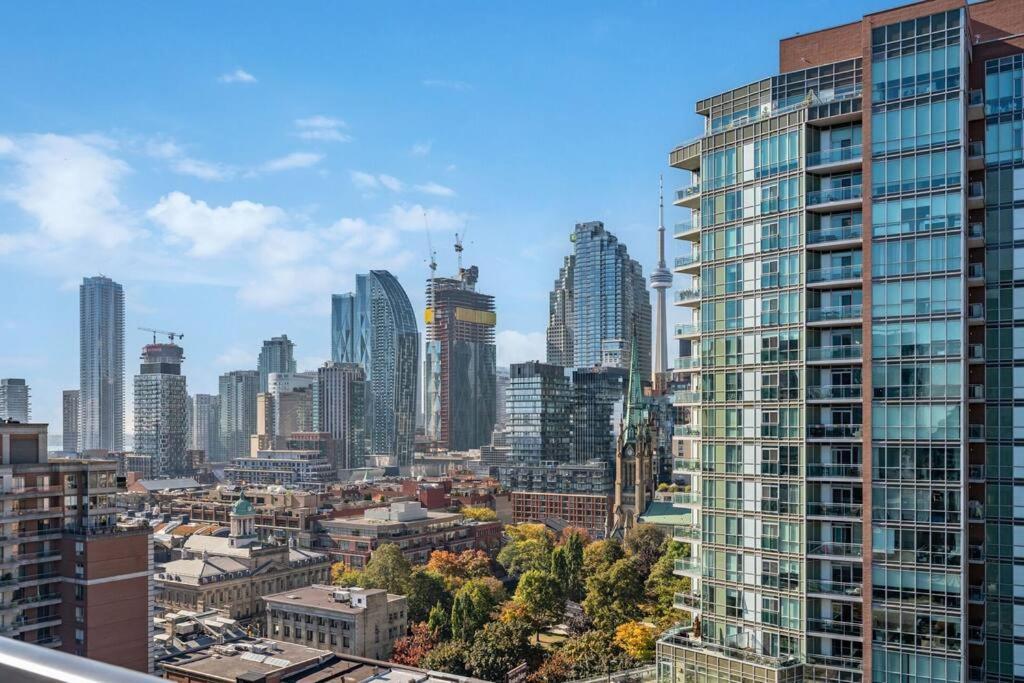 Amazing View 2br St Lawrence Market Condo, Downtown